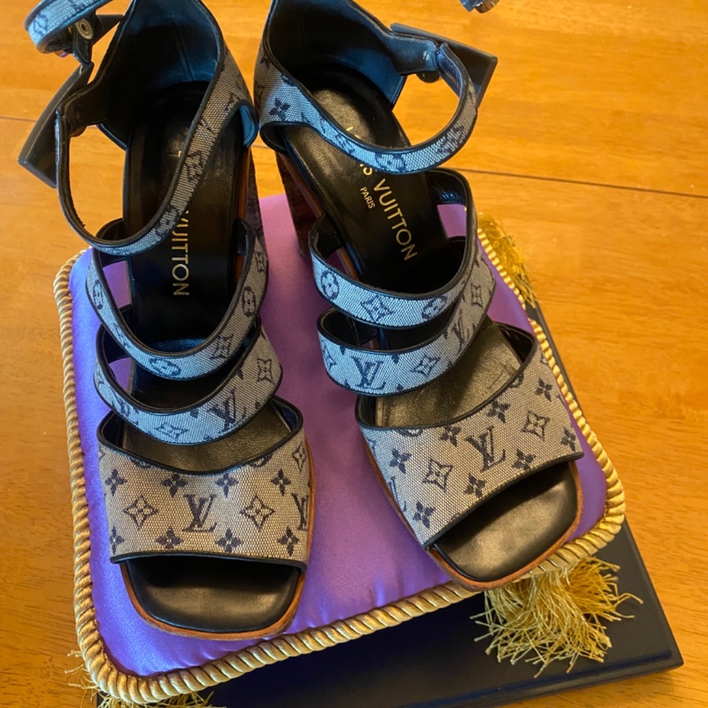 Louis Vuitton women's shoes - Picture 9 of 9